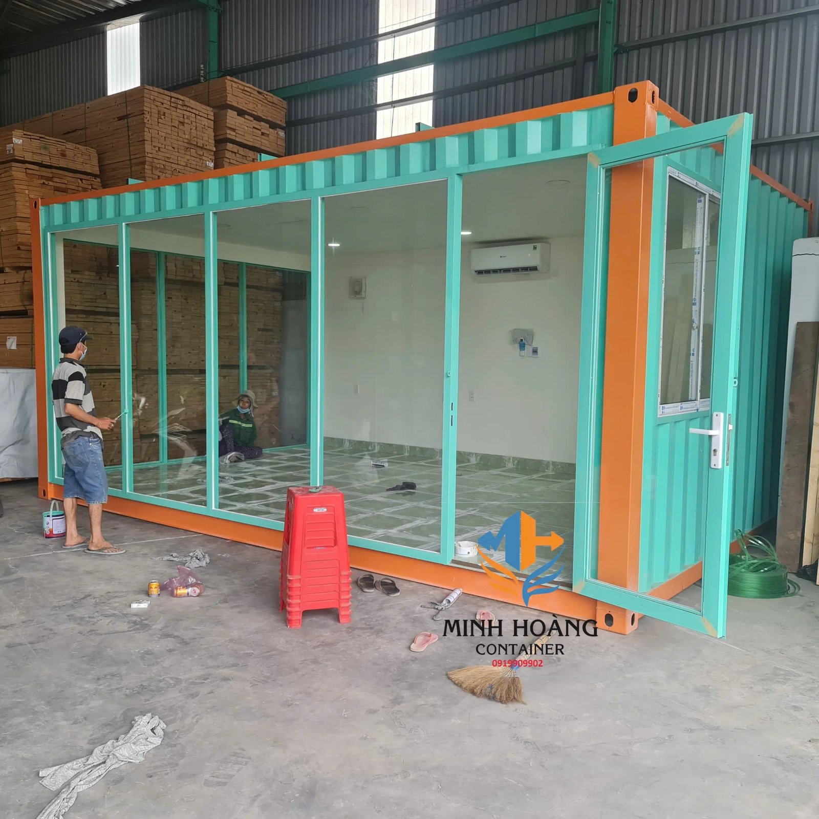 Container Showroom Kính Cường Lực Xanh Viền Cam – Giải Pháp Kinh Doanh Hiện Đại, Linh Hoạt
